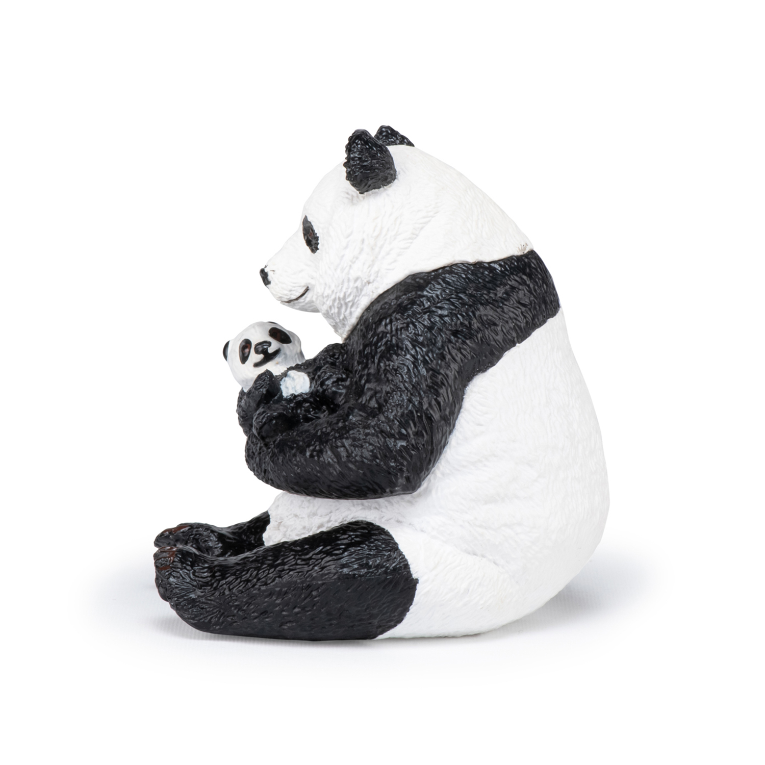PANDA CHOVAJÍCÍ MLÁDĚ